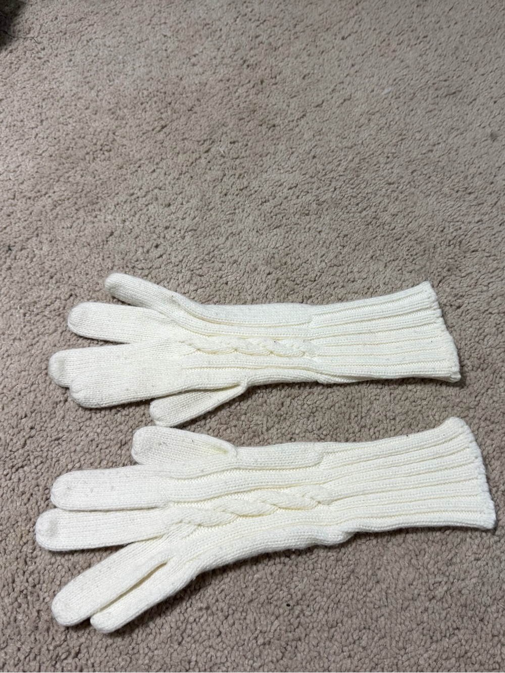 Cream Knit Winter Gloves Size Medium Cable Knit Soft Cozy